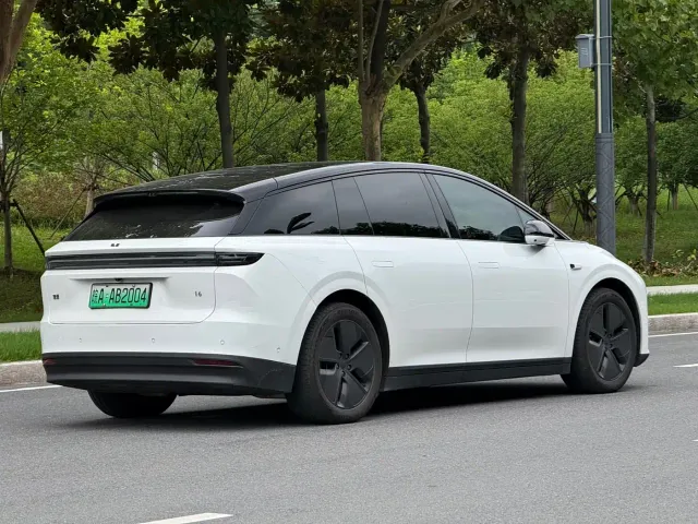Li Auto i6 — Фото автомобиля 9