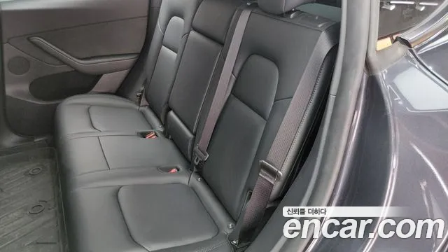 Tesla Model Y — Фото автомобиля 17