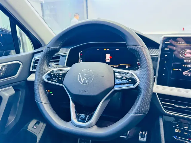 Volkswagen Tiguan L — Фото автомобиля 14