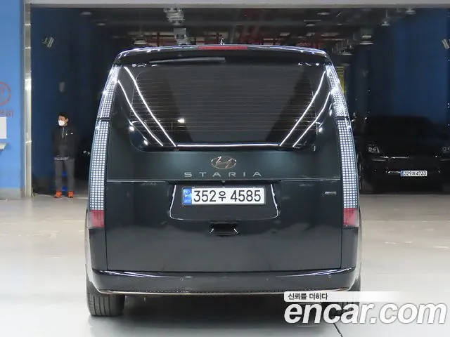 Hyundai Staria Staria 4WD Lounge 9 мест — Фото автомобиля 3