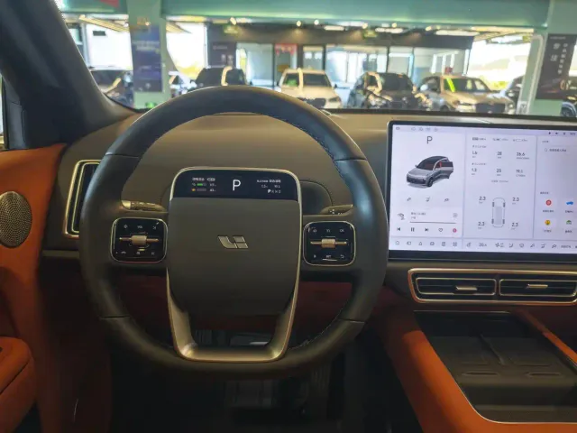 Li Auto L8 — Фото автомобиля 7