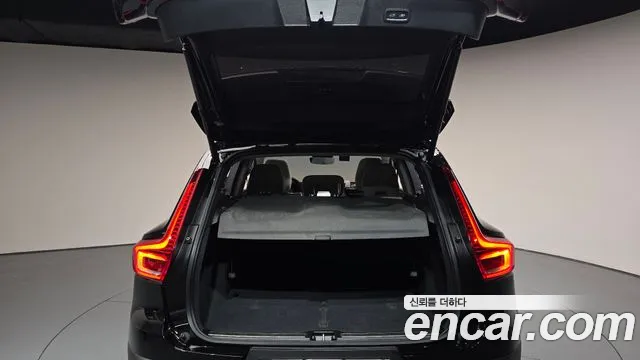 Volvo XC40 — Фото автомобиля 19