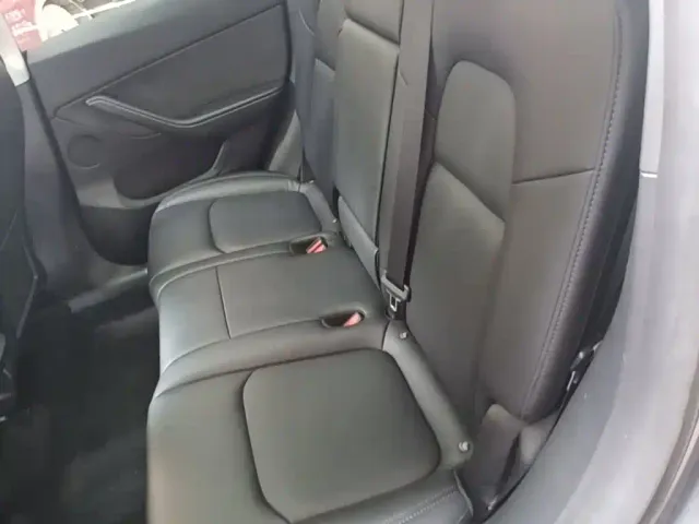 Tesla Model Y — Фото автомобиля 16