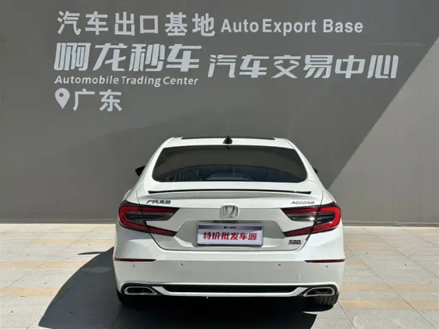 Honda Accord — Фото автомобиля 3