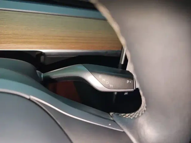 Tesla Model Y — Фото автомобиля 13