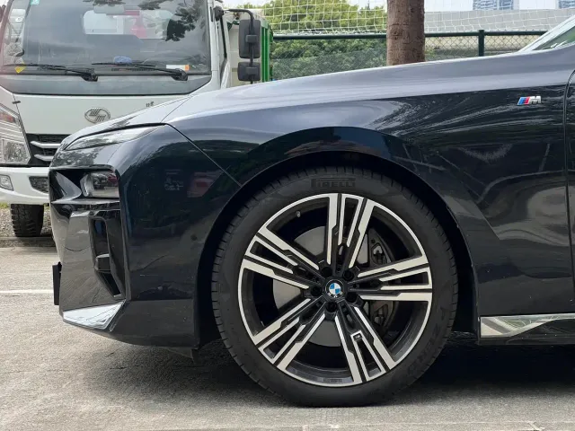 BMW 7 Series — Фото автомобиля 7