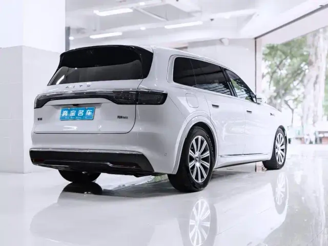 Aito M8 — Фото автомобиля 6