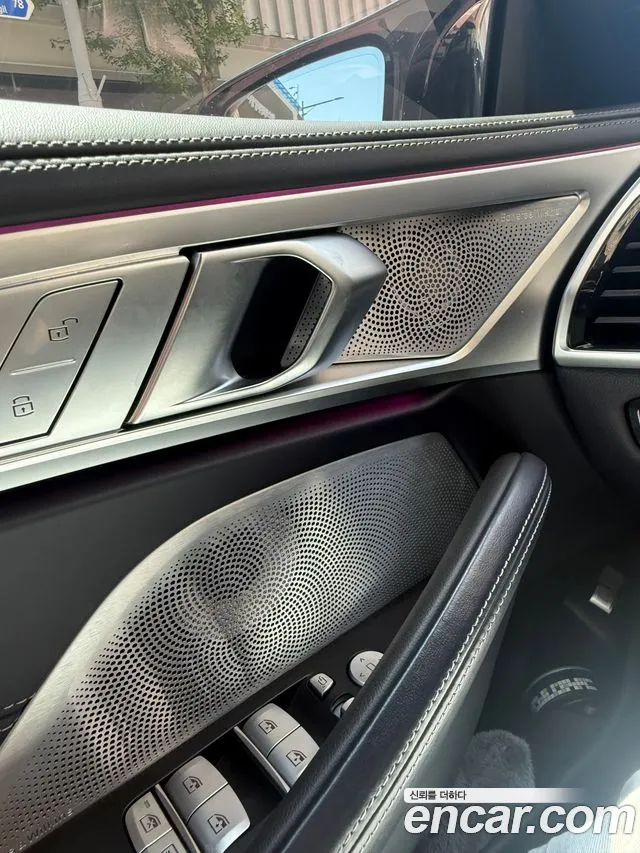 BMW 8 Series G15 — Фото автомобиля 13