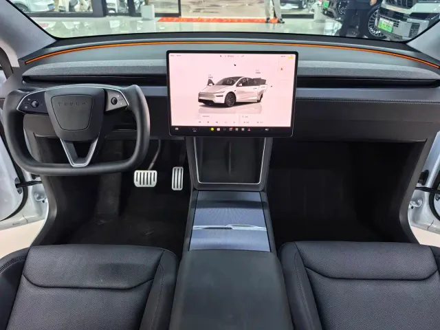Tesla Model Y — Фото автомобиля 6