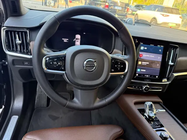 Volvo S90 — Фото автомобиля 19