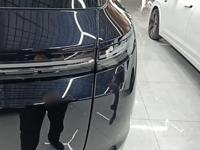 Li Auto L7 — Фото автомобиля 7