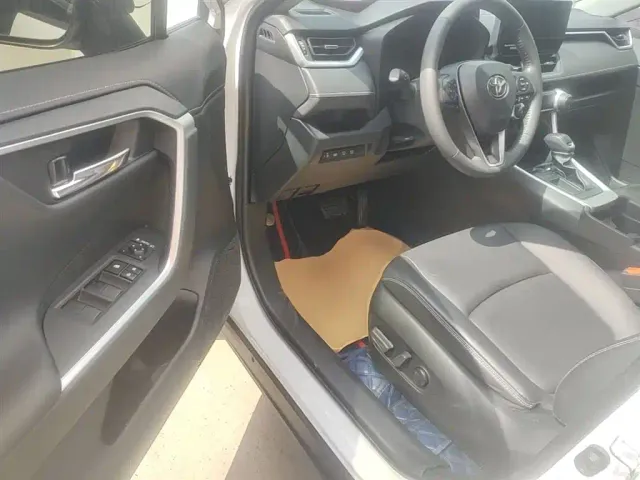 Toyota RAV4 — Фото автомобиля 15