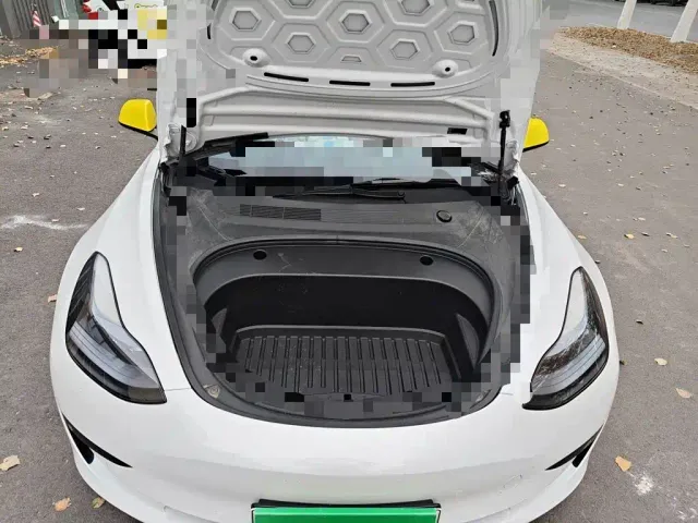 Tesla Model 3 — Фото автомобиля 21