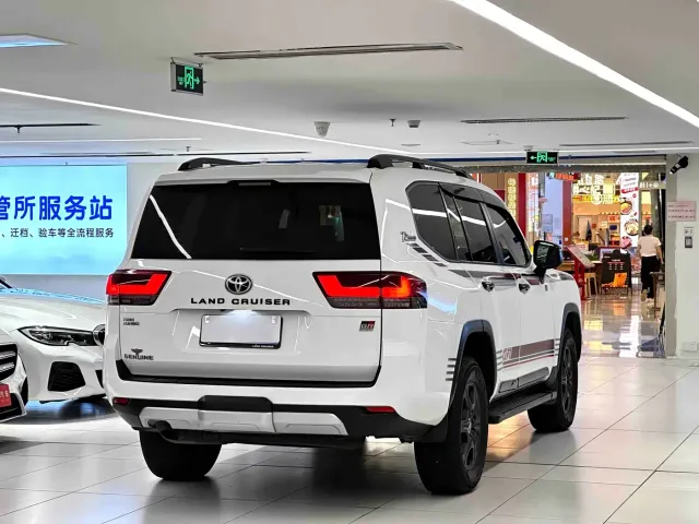Toyota Land Cruiser — Фото автомобиля 7