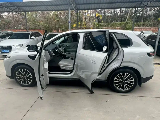 Leapmotor B10 — Фото автомобиля 4