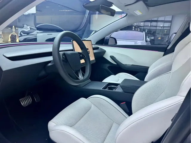 Tesla Model 3 — Фото автомобиля 4