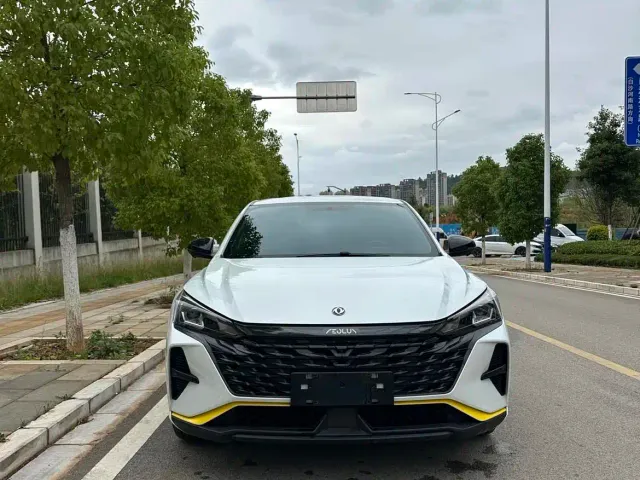 Dongfeng Yixuan — Фото автомобиля 3
