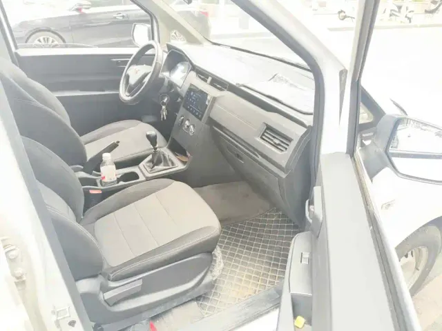 Wuling Hongguang Plus — Фото автомобиля 12
