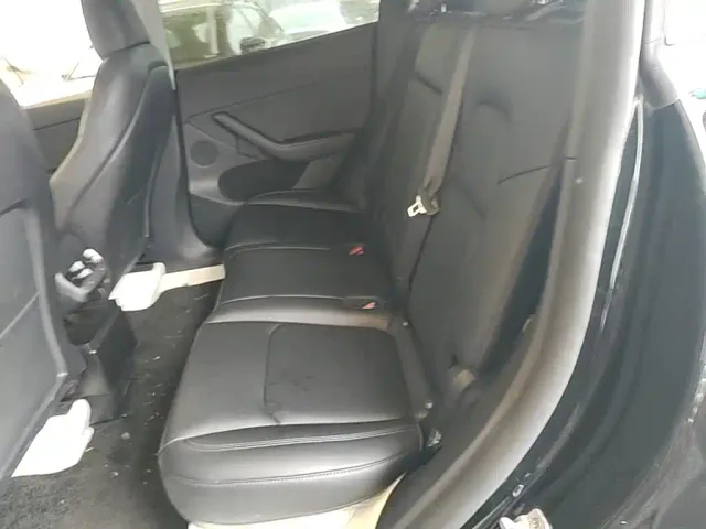Tesla Model Y — Фото автомобиля 16