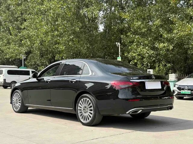 Mercedes-Benz E-Class — Фото автомобиля 21
