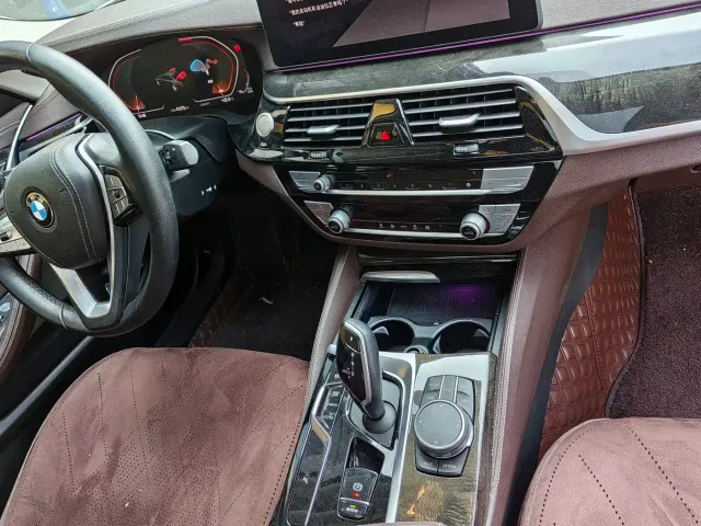 BMW 5 Series — Фото автомобиля 3