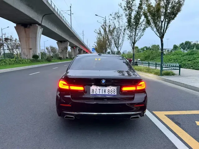 BMW 5 Series — Фото автомобиля 8