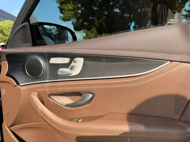 Mercedes-Benz E-Class — Фото автомобиля 6