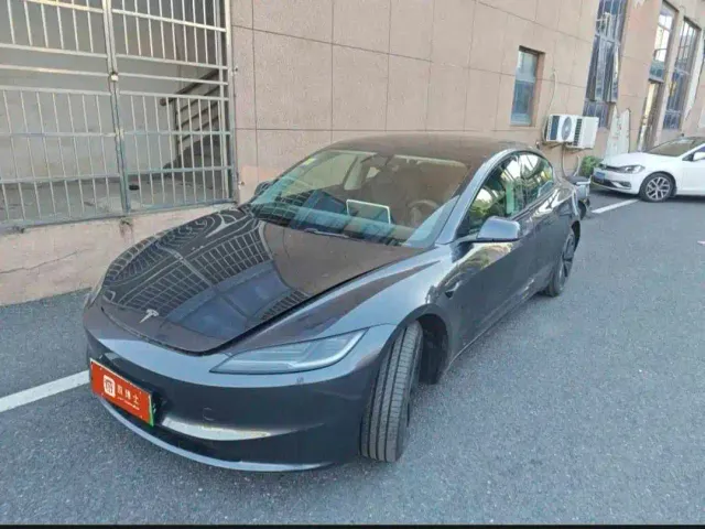 Фотография автомобиля — Tesla Model 3