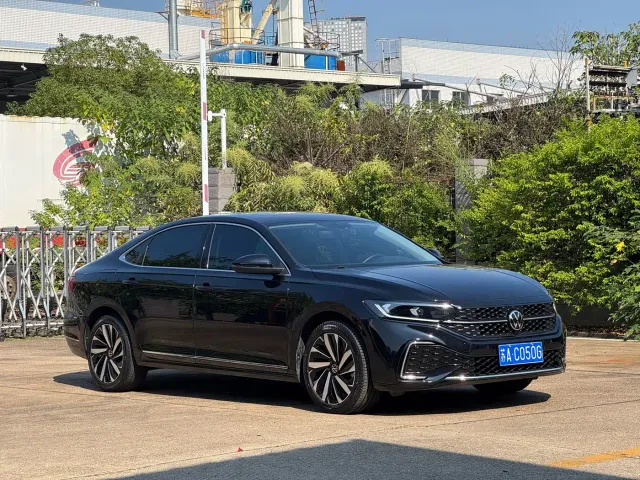 Volkswagen Passat — Фото автомобиля 3