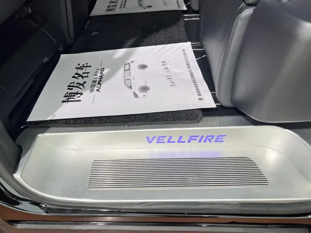 Toyota Vellfire — Фото автомобиля 16