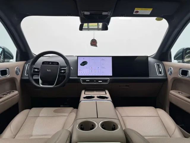 Li Auto L8 — Фото автомобиля 8
