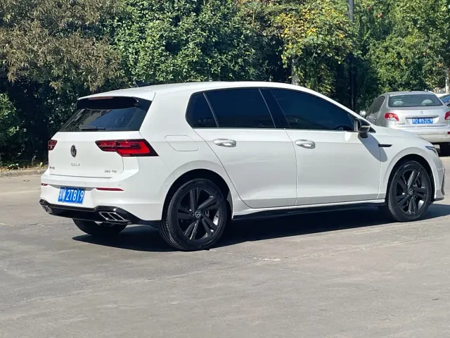 Volkswagen Golf — Фото автомобиля 4