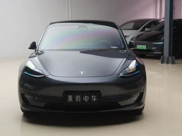 Tesla Model 3 — Фото автомобиля 2