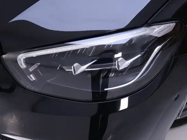 Mercedes-Benz E-Class — Фото автомобиля 4