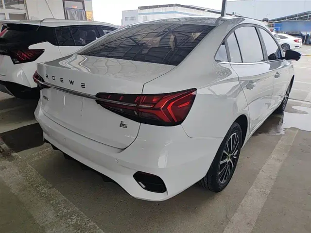 Roewe i5 — Фото автомобиля 6