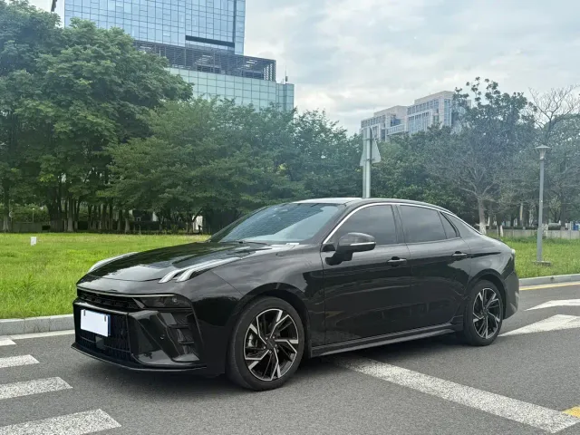 Lynk & Co 03 — Фото автомобиля 2
