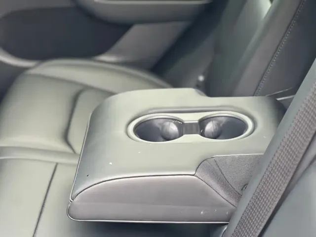 Tesla Model Y — Фото автомобиля 15