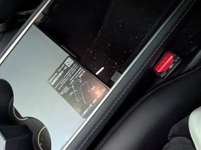 Tesla Model Y — Фото автомобиля 8