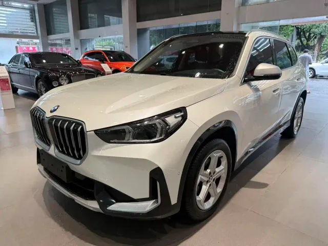 Фотография автомобиля — BMW X1