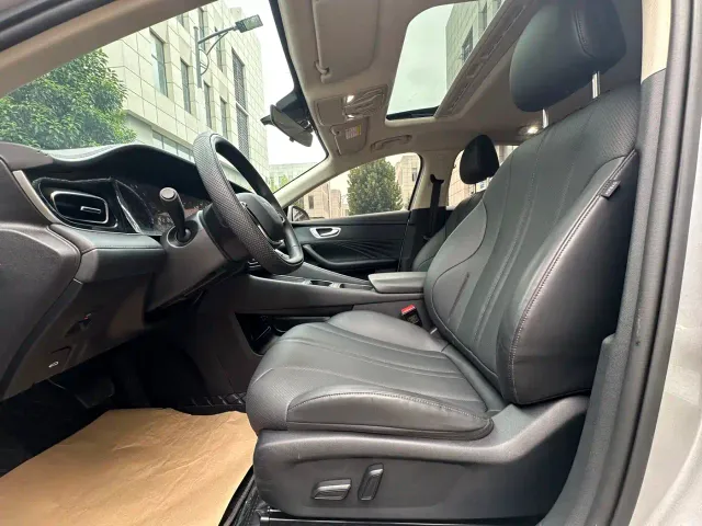 Roewe D7 — Фото автомобиля 7