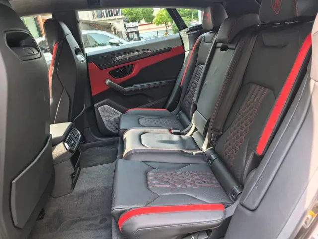 Lamborghini Urus — Фото автомобиля 3