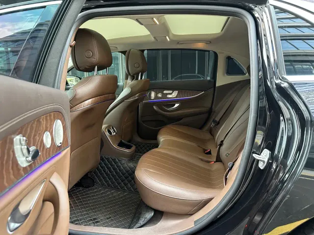 Mercedes-Benz E-Class — Фото автомобиля 8