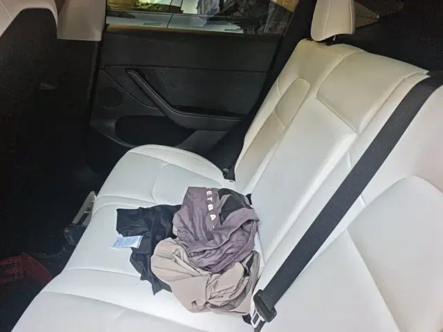 Tesla Model Y — Фото автомобиля 18