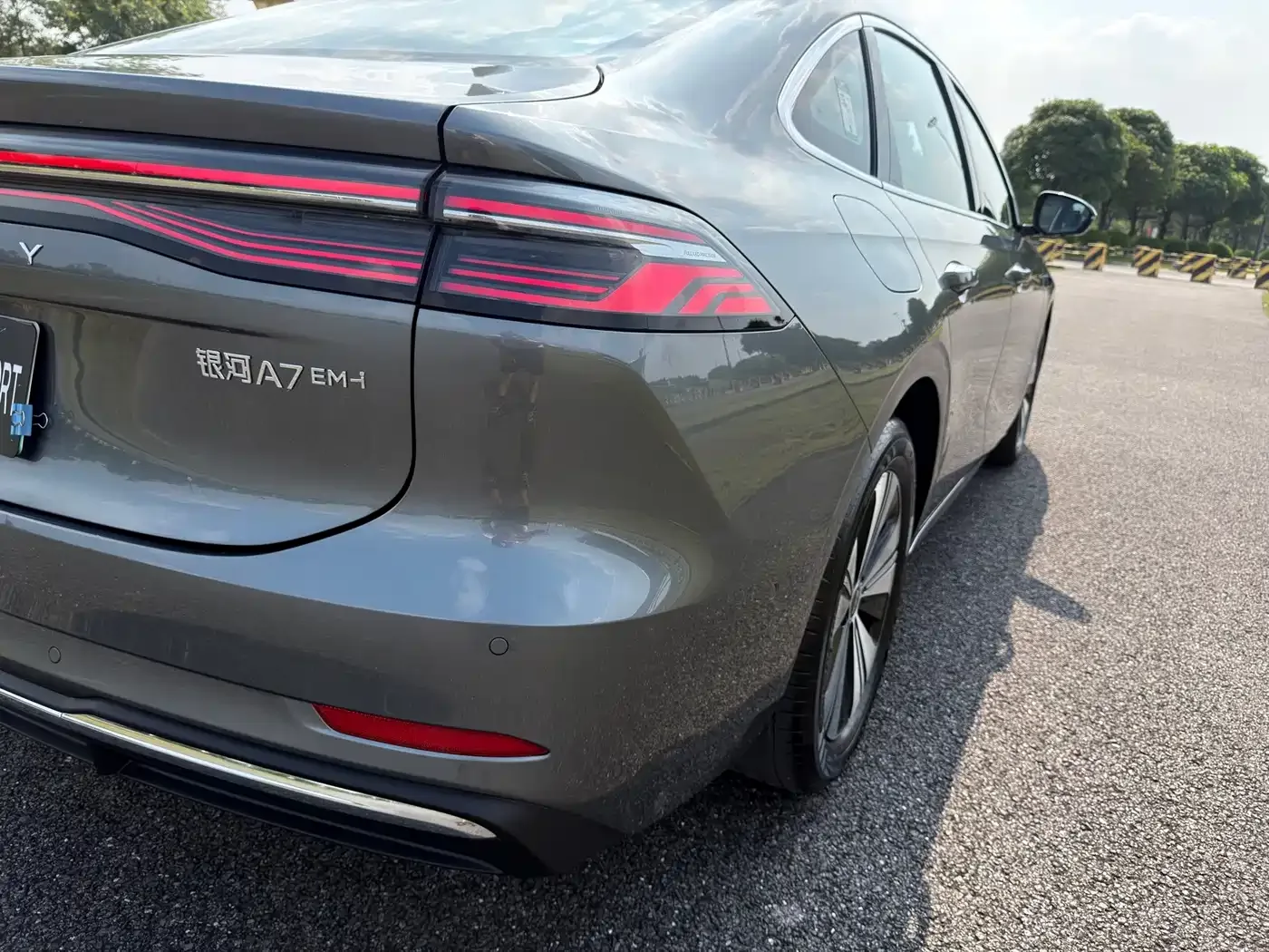 Geely Galaxy Galaxy A7 2025 EM-i 150km Explorer+ Edition — Фото автомобиля 28