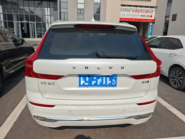 Volvo XC60 — Фото автомобиля 5