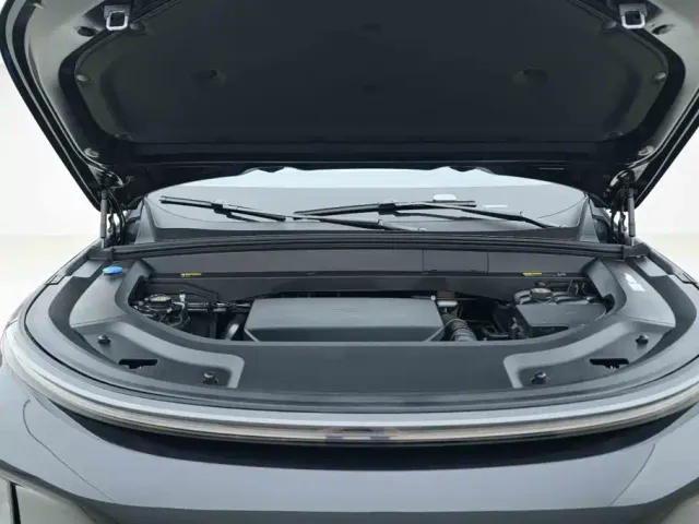 Li Auto L8 — Фото автомобиля 7