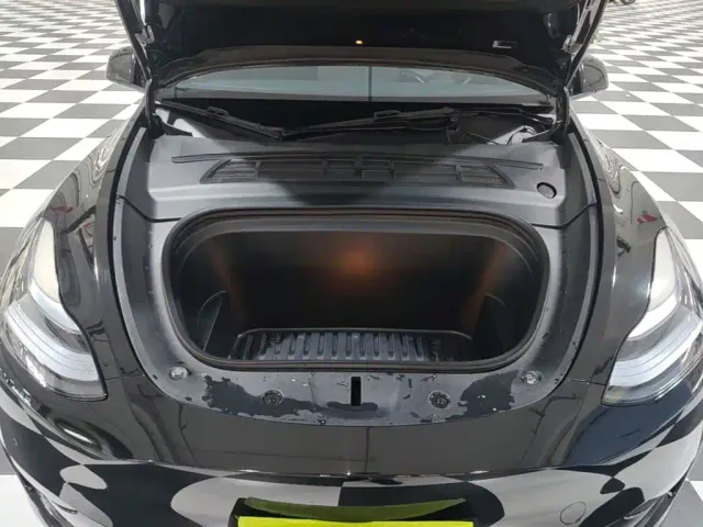 Tesla Model Y — Фото автомобиля 19