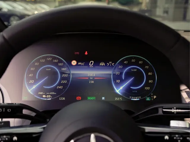 Mercedes-Benz EQE SUV — Фото автомобиля 9