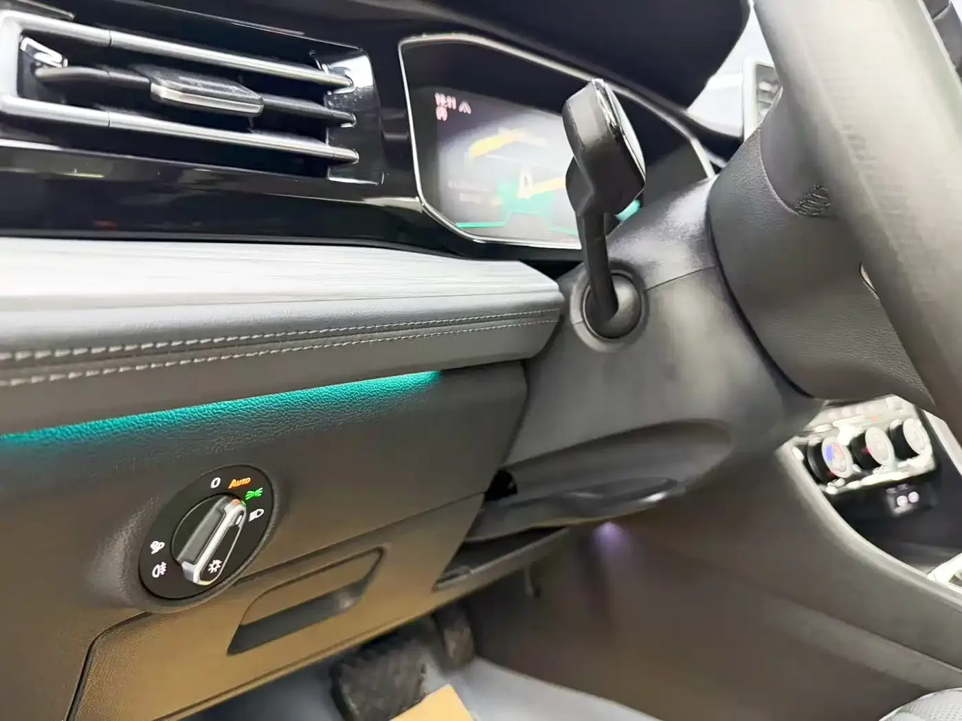 Volkswagen Sagitar 2024 300TSI DSG Surpass Edition — Фото автомобиля 10