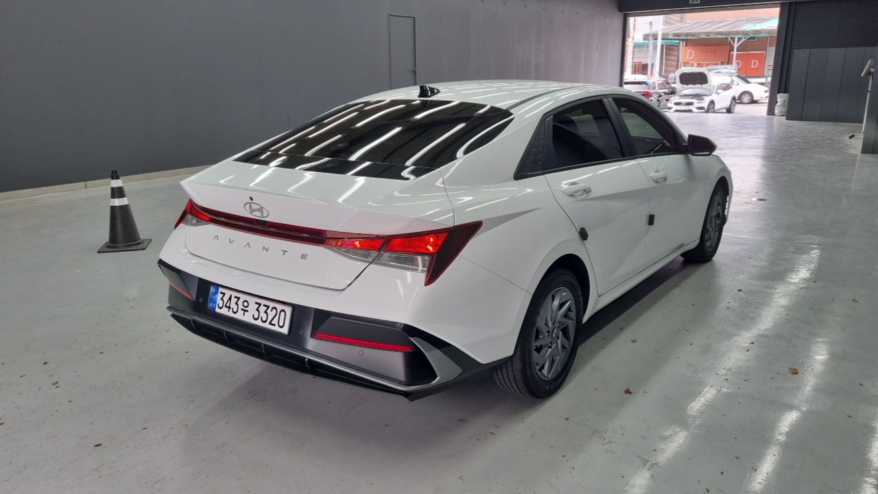 Hyundai Avante CN7 — Фото автомобиля 2